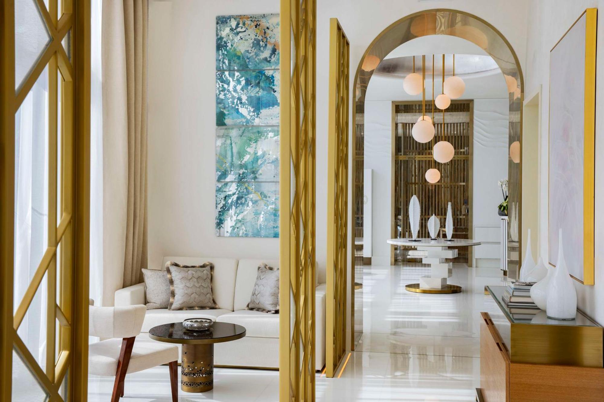 Waldorf Astoria Doha Lusail Exteriör bild The interior of a suite at the hotel