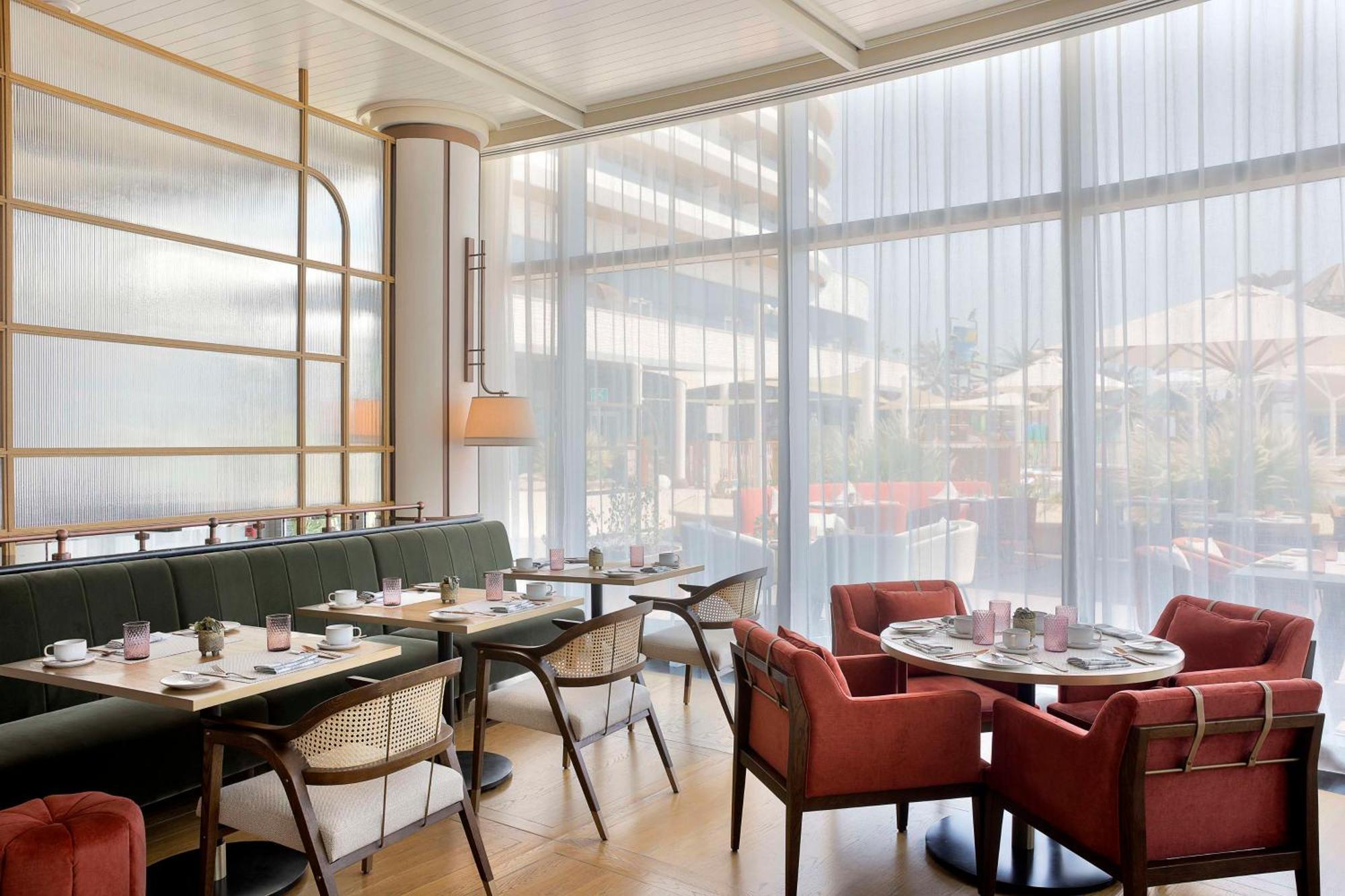 Waldorf Astoria Doha Lusail Exteriör bild The interior of the restaurant