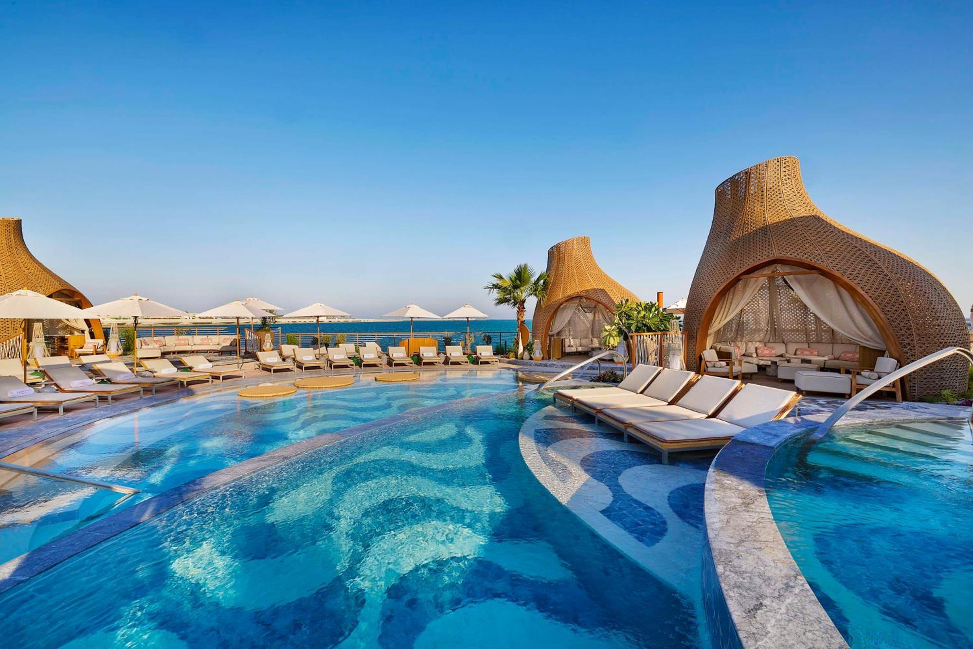 Waldorf Astoria Doha Lusail Exteriör bild The resort's pool