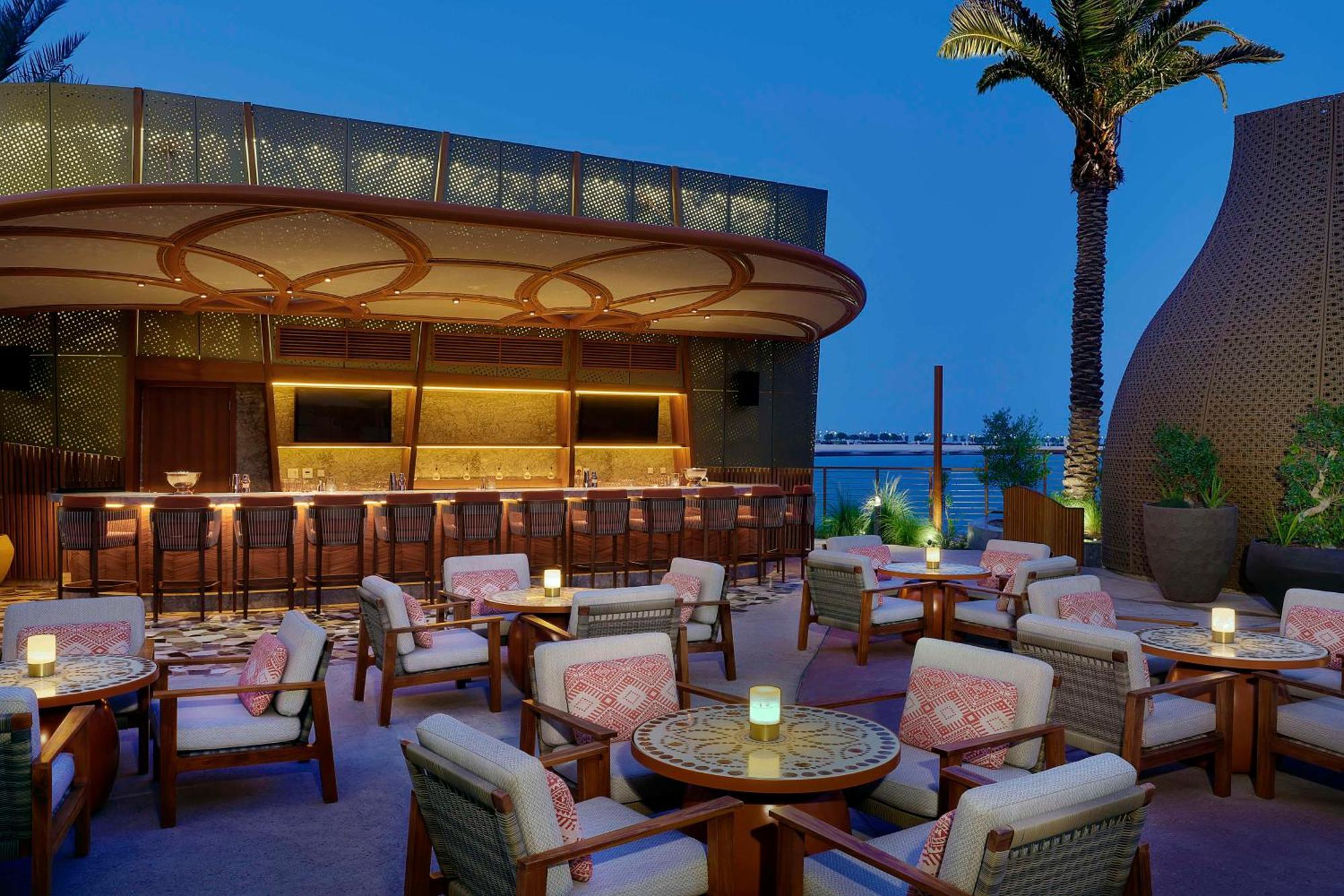 Waldorf Astoria Doha Lusail Exteriör bild The Bar