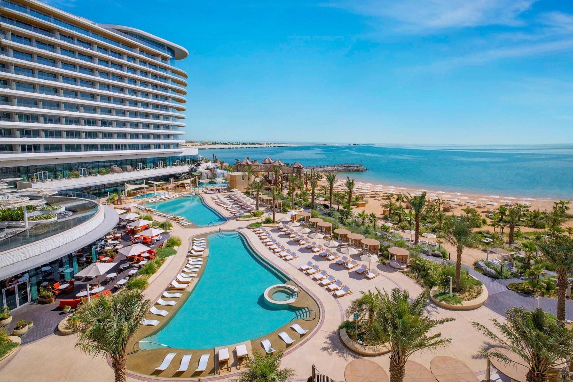 Waldorf Astoria Doha Lusail Exteriör bild The hotel's pool