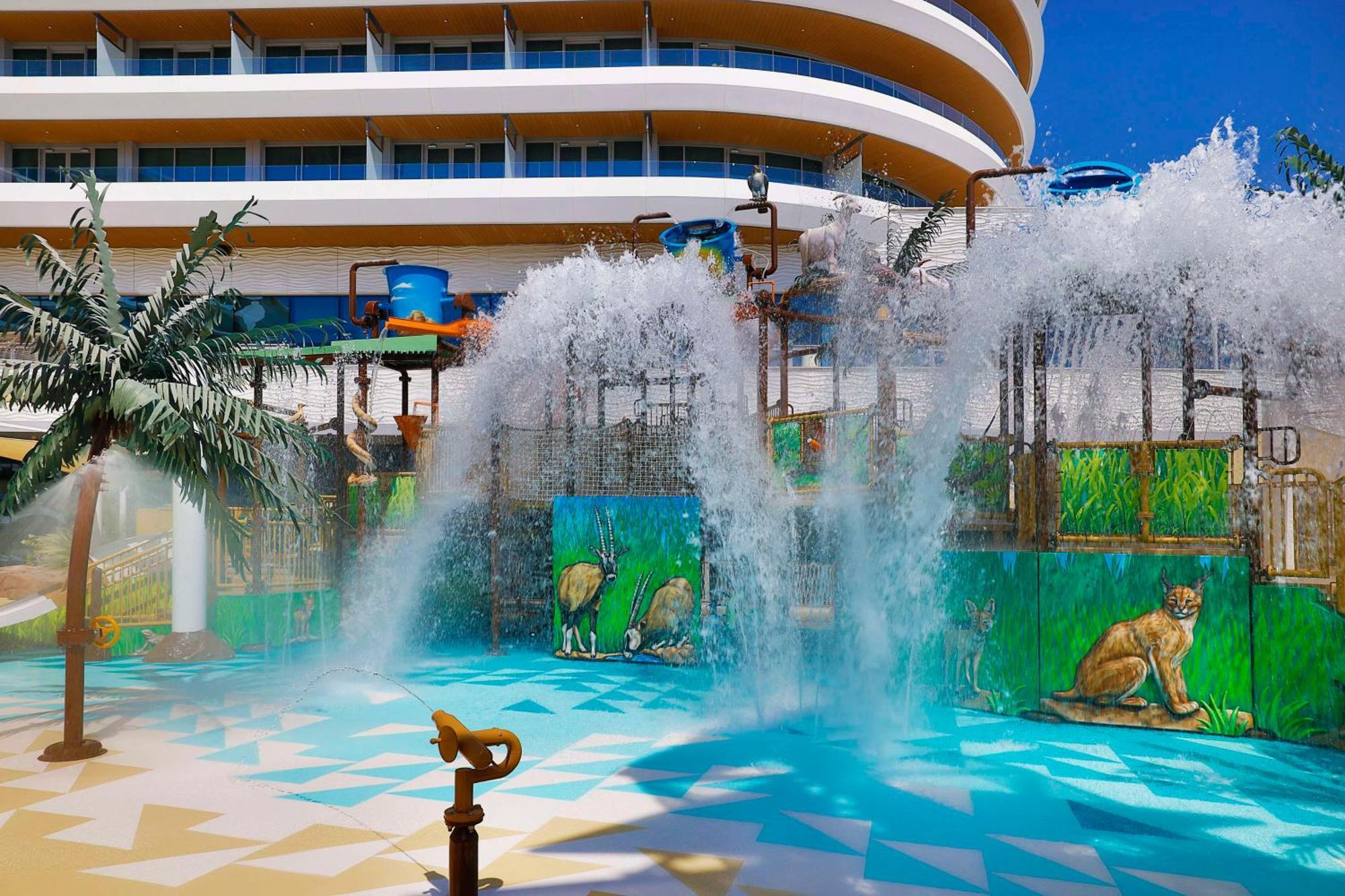 Waldorf Astoria Doha Lusail Exteriör bild The interactive water feature at the children's area
